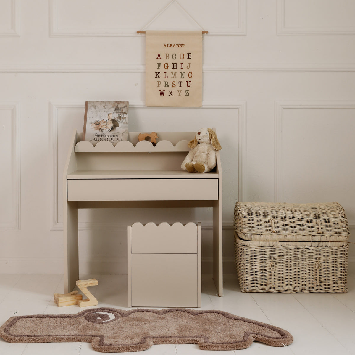 Latte Bubble Montessori Bureau 1 lade met 2 stoeltjes