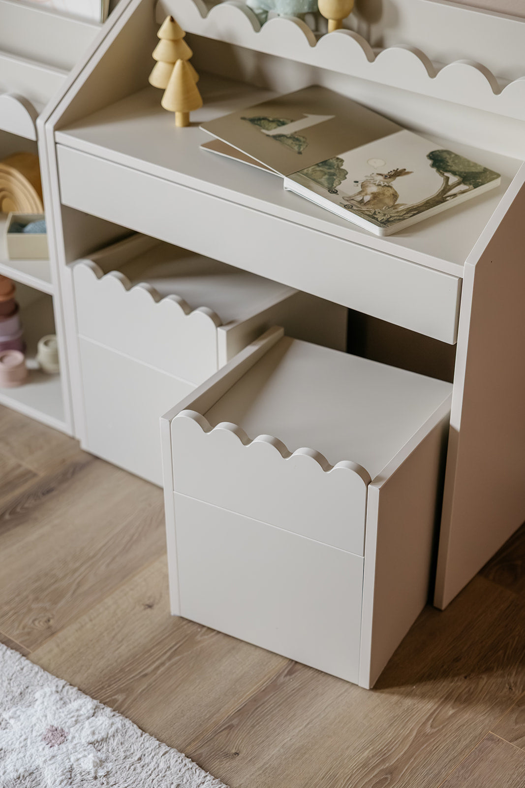 Latte Bubble Montessori Bureau 1 lade met 2 stoeltjes